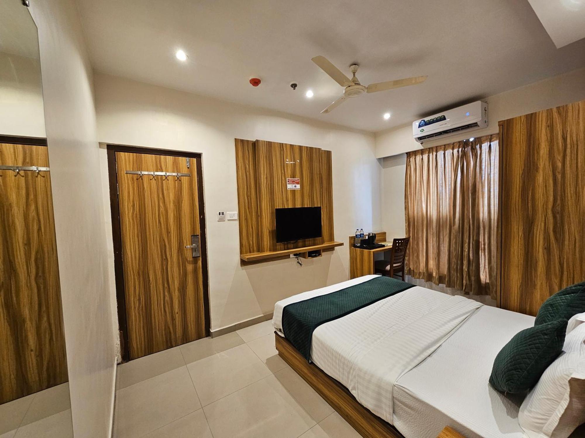 Hotel Bkc Garden - Near Us Embassy Bkc Mumbai  Buitenkant foto