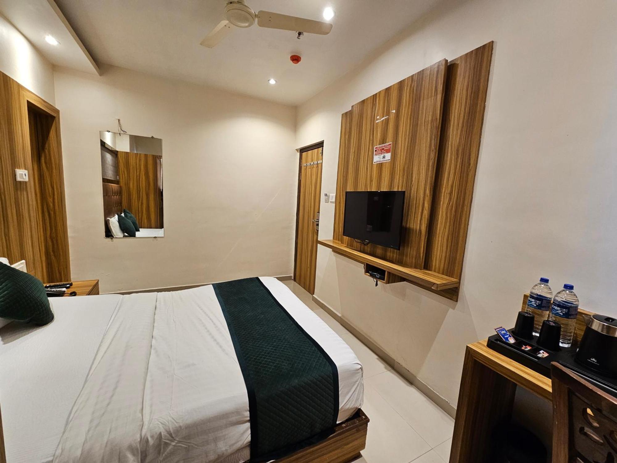 Hotel Bkc Garden - Near Us Embassy Bkc Mumbai  Buitenkant foto