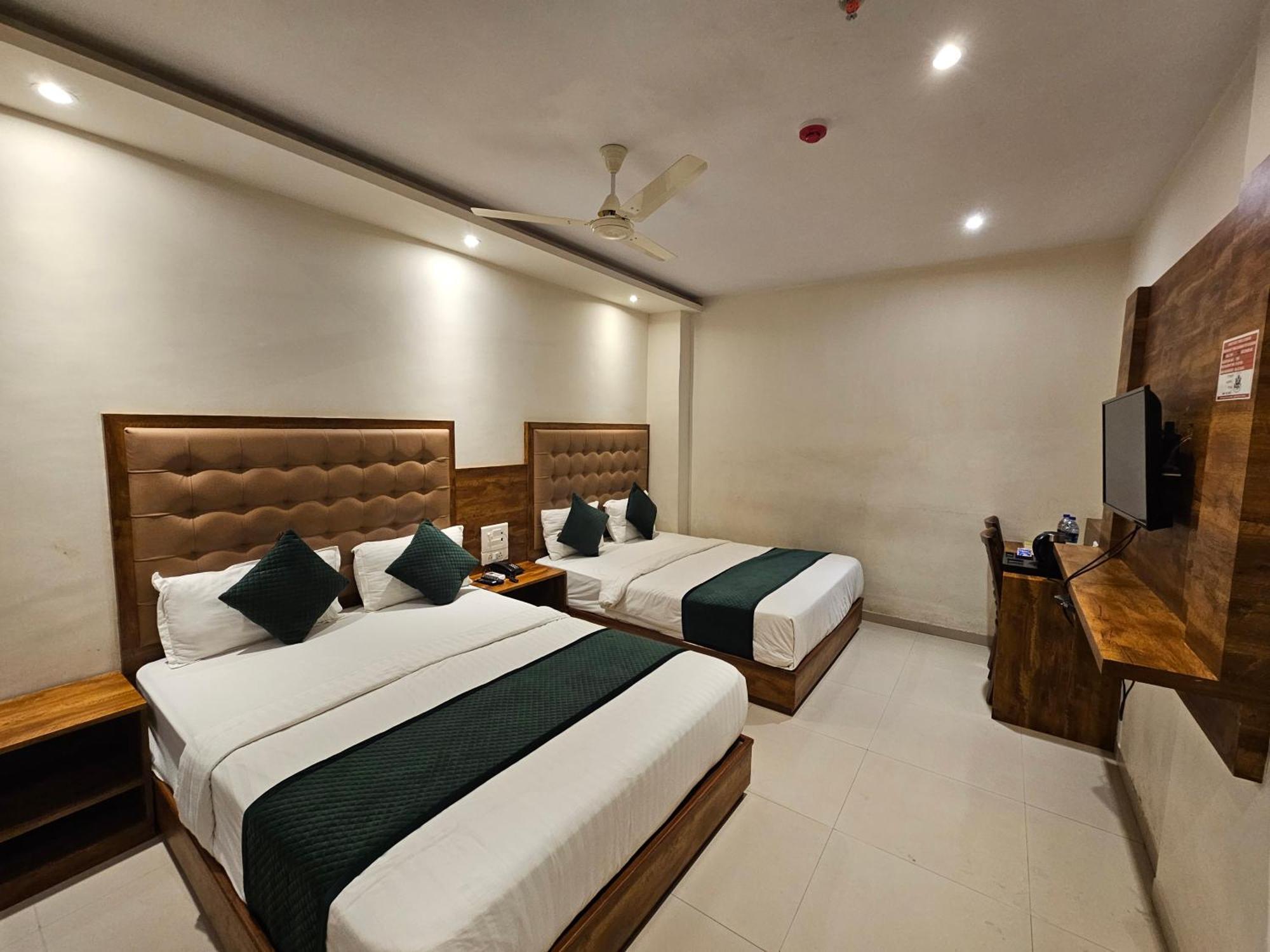 Hotel Bkc Garden - Near Us Embassy Bkc Mumbai  Buitenkant foto