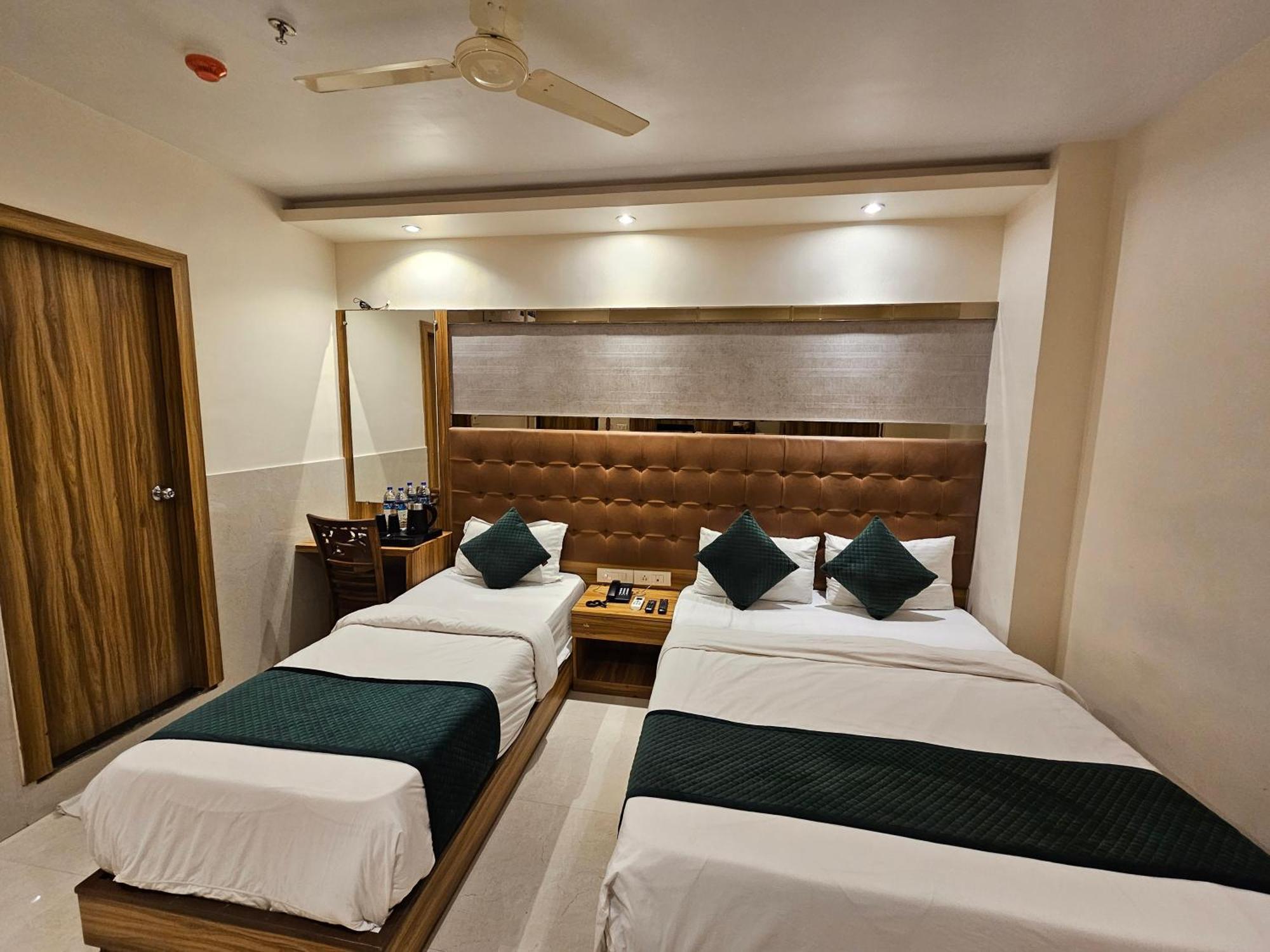 Hotel Bkc Garden - Near Us Embassy Bkc Mumbai  Buitenkant foto