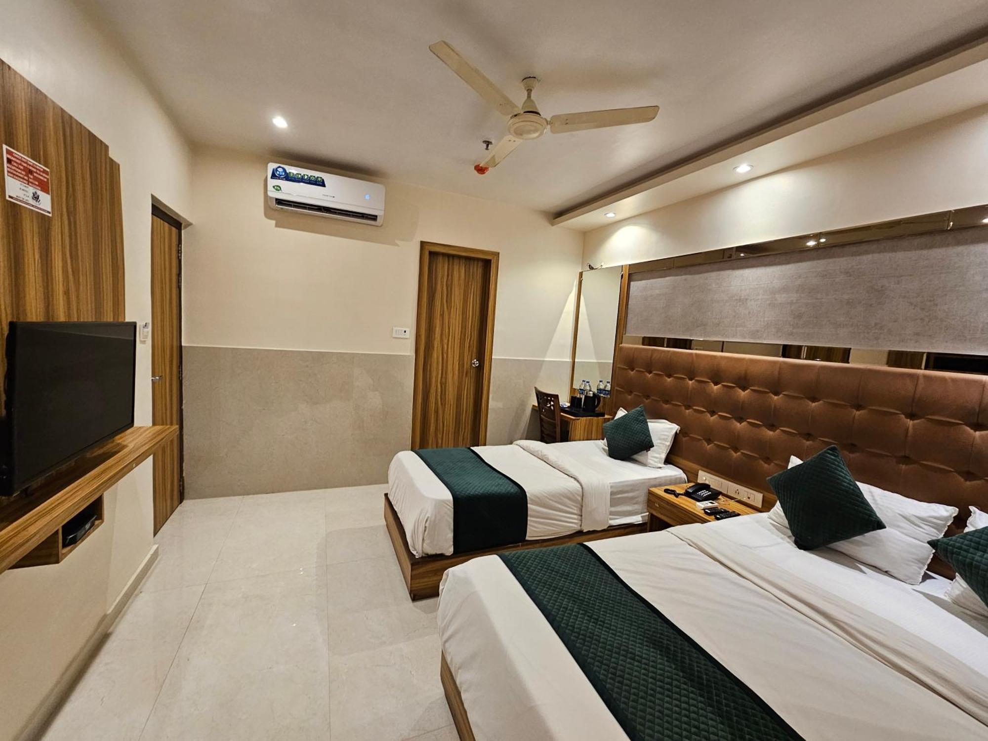 Hotel Bkc Garden - Near Us Embassy Bkc Mumbai  Buitenkant foto